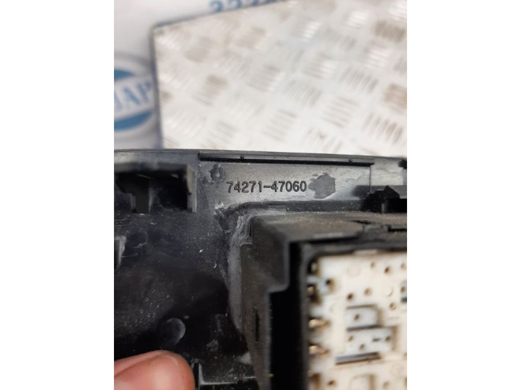 84810-33120 | Кнопка стеклоподъемника задн. прав. TOYOTA PRIUS - 30 09-17 - Фото 4