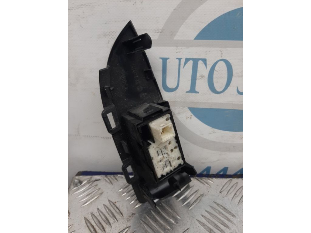 84810-33120 | Кнопка склопідіймача задн. лів. TOYOTA PRIUS - 30 09-17 - Фото 3
