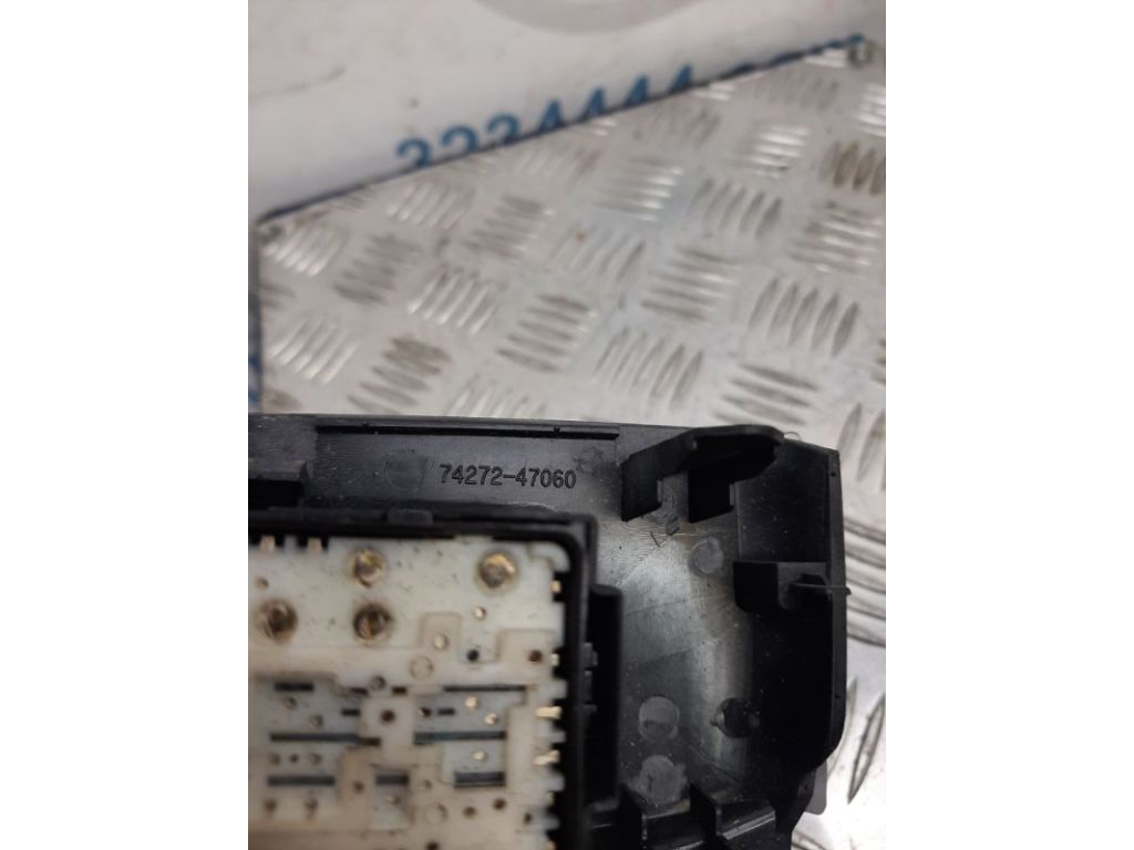 84810-33120 | Кнопка склопідіймача задн. лів. TOYOTA PRIUS - 30 09-17 - Фото 4