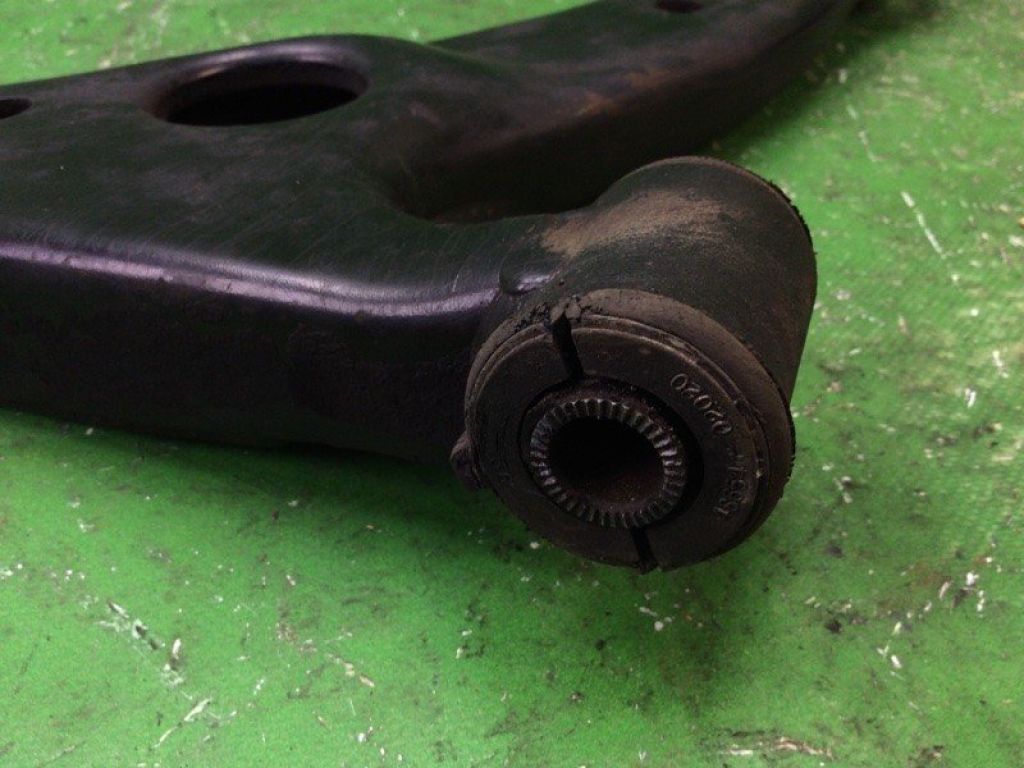 4806847040 | Важіль передньої підвіски нижній прав. TOYOTA PRIUS - 20 03-11 - Фото 3