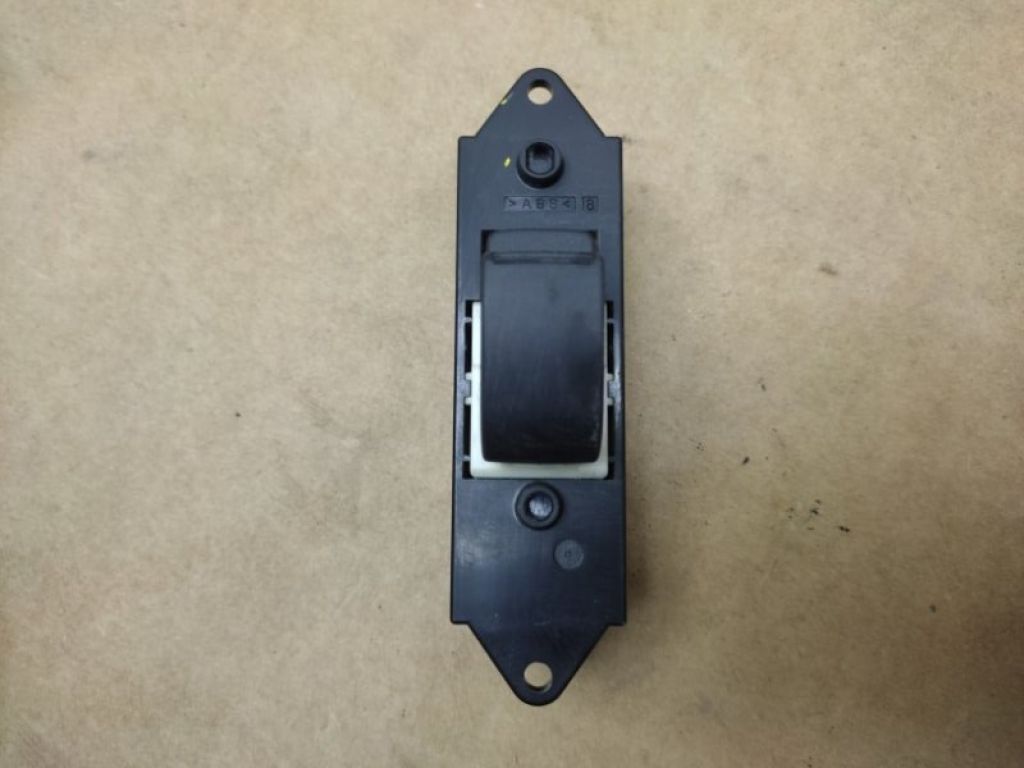 MR587944 | Кнопка стеклоподъемника MITSUBISHI ASX / OUTLANDER SPORT 10-21
