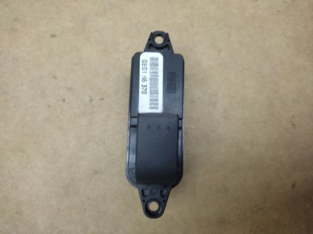 GEG1-66-370 | Кнопка стеклоподъемника задн. MAZDA 6 GH 07-12