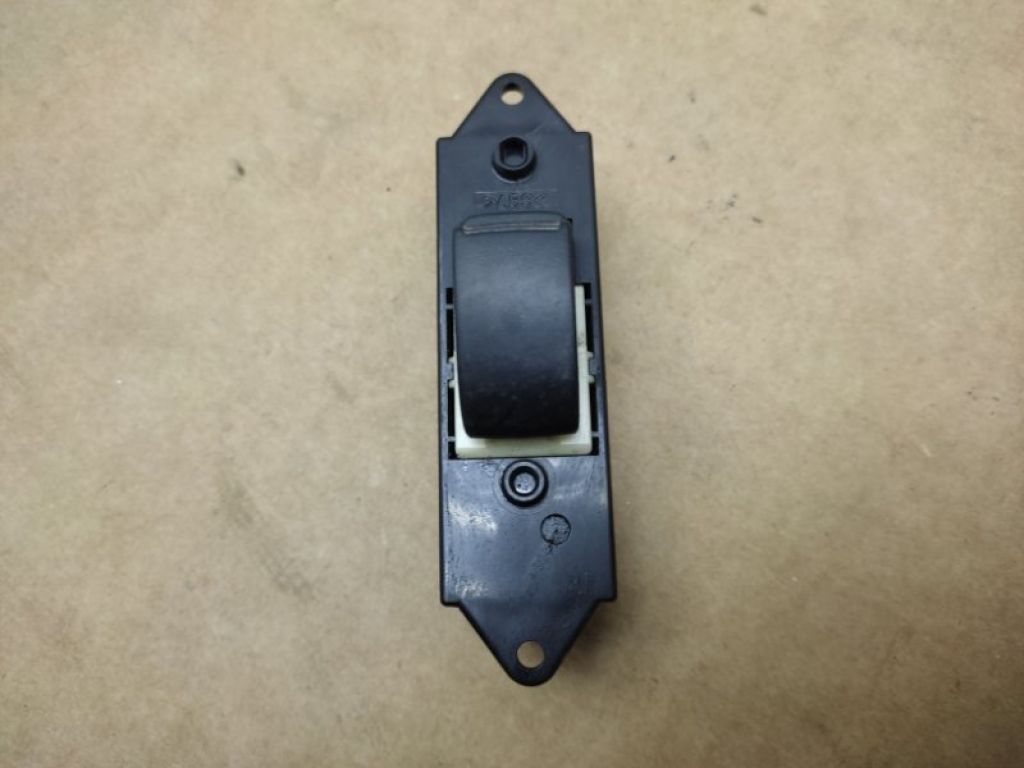 MR587944 | Кнопка стеклоподъемника MITSUBISHI OUTLANDER XL 05-13