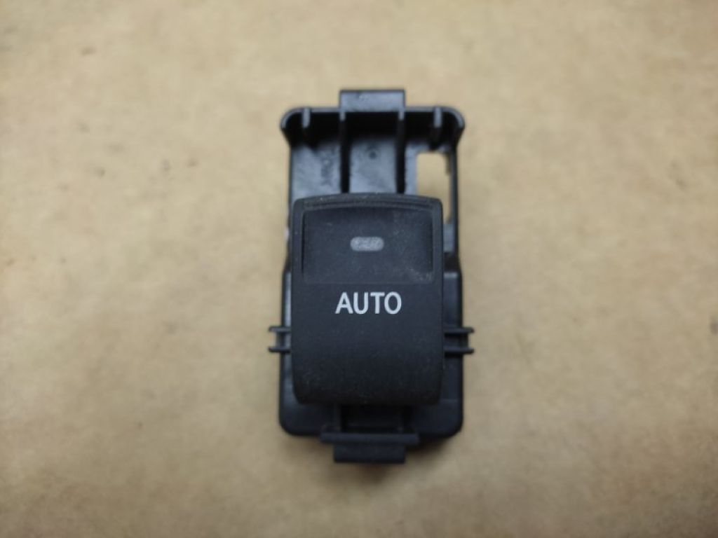 84810-0T010 | Кнопка склопідіймача TOYOTA SIENNA 11-16