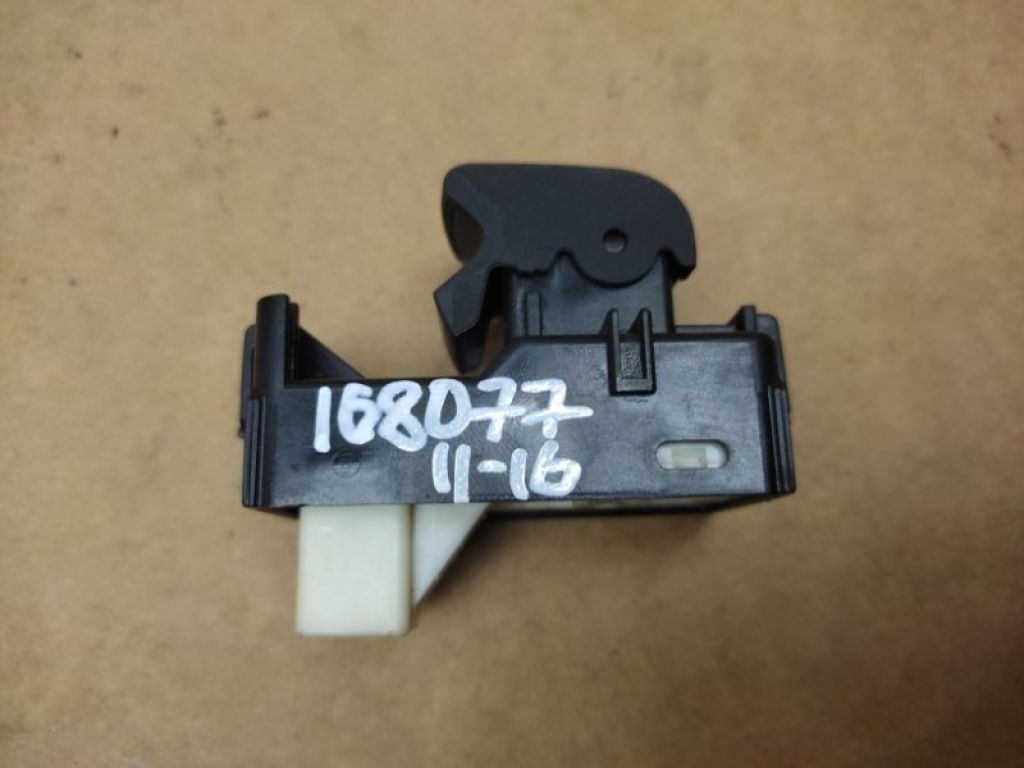 84810-0T010 | Кнопка склопідіймача TOYOTA SIENNA 11-16 - Фото 3
