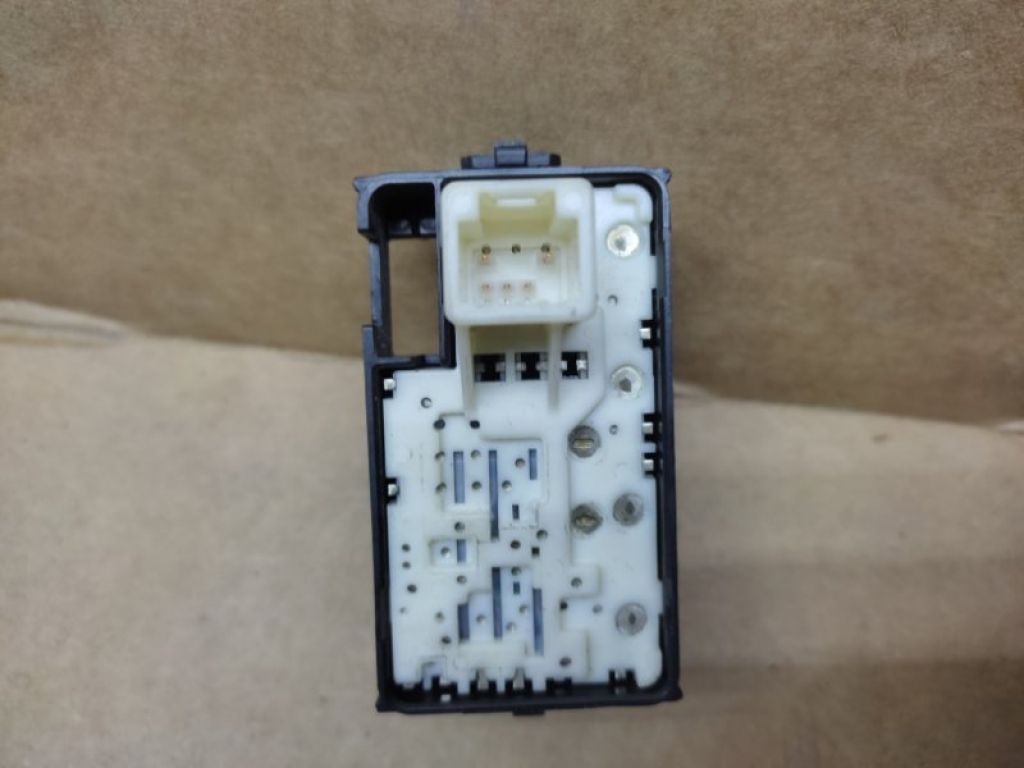84810-0T010 | Кнопка склопідіймача TOYOTA SIENNA 11-16 - Фото 4