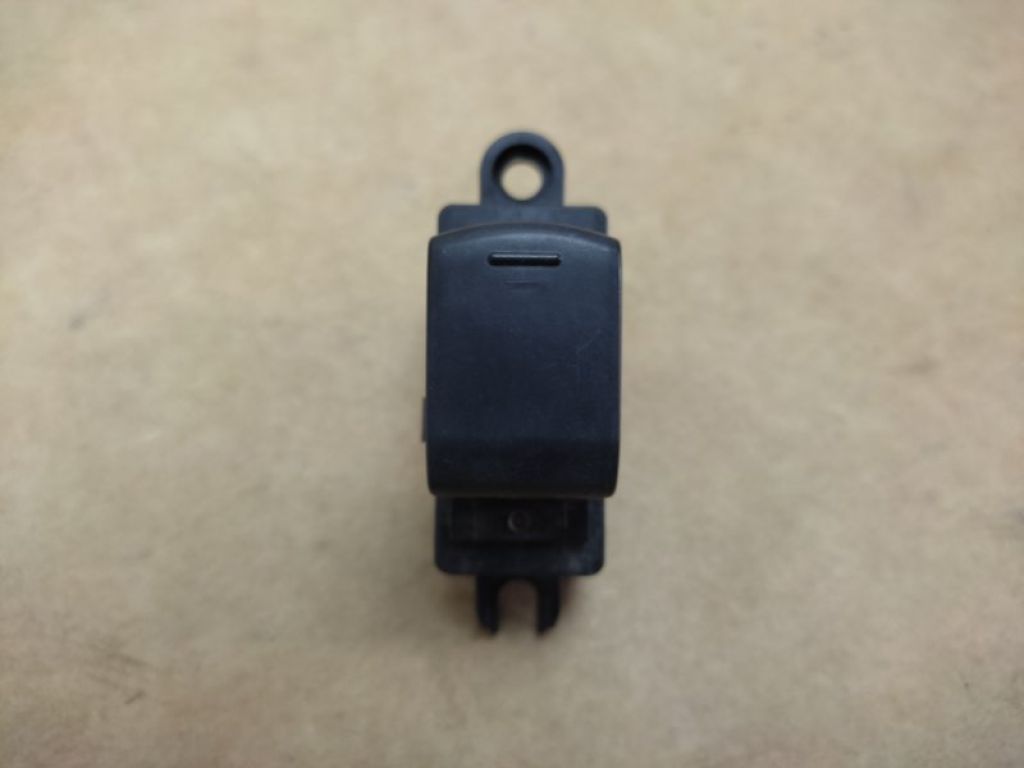 25411-JA00A | Кнопка склопідіймача задн. прав. NISSAN ALTIMA L32 07-12
