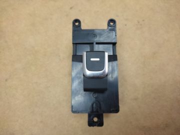 Кнопка стеклоподъемника задн. лев. KIA SORENTO UM 14-