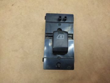 Кнопка стеклоподъемника задн. INFINITI M35/M45 04-10