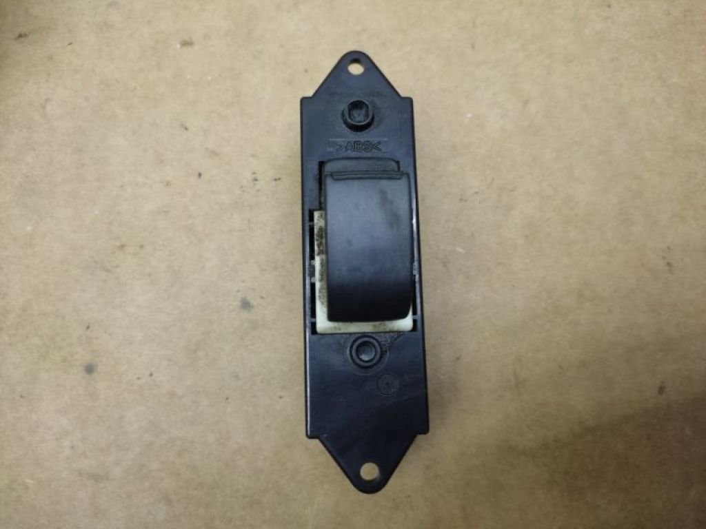 MR587944 | Кнопка стеклоподъемника задн. MITSUBISHI OUTLANDER XL 05-13