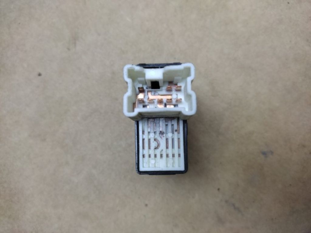 83071XA01A | Кнопка склопідіймача задн. SUBARU TRIBECA B9 05-07 - Фото 3