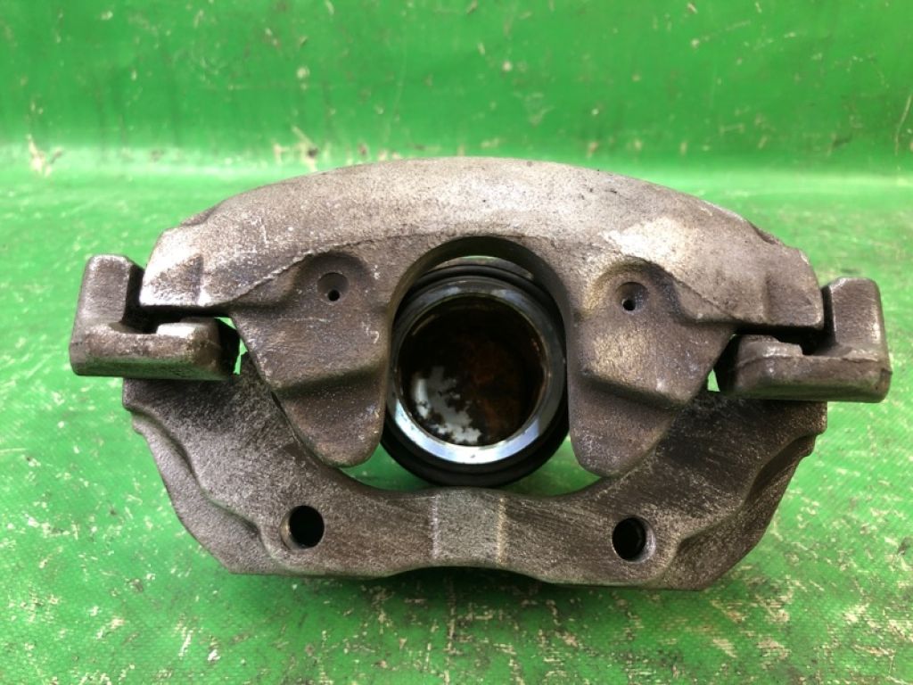 CV6Z-2B120-A | Супорт гальмівний передн. прав. FORD FOCUS 10-18 - Фото 2