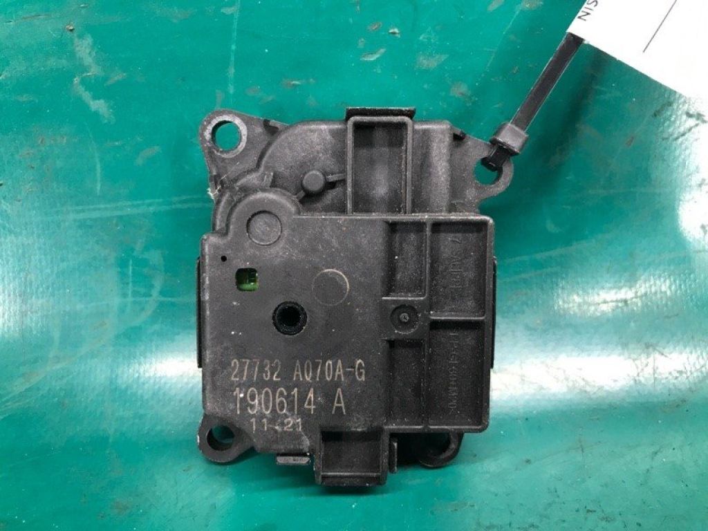 27732-A070A | Моторчик заслонки печки лев. NISSAN PATHFINDER R52 12-21
