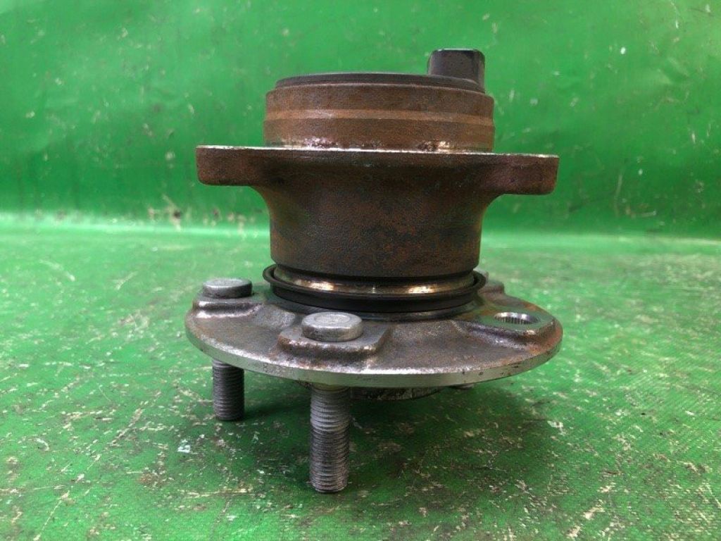 BV6Z-1104-B | Маточина колеса задн. FORD FOCUS 10-18