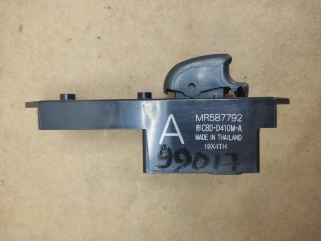 MR587792 | Кнопка стеклоподъемника MITSUBISHI OUTLANDER 03-07 - Фото 2