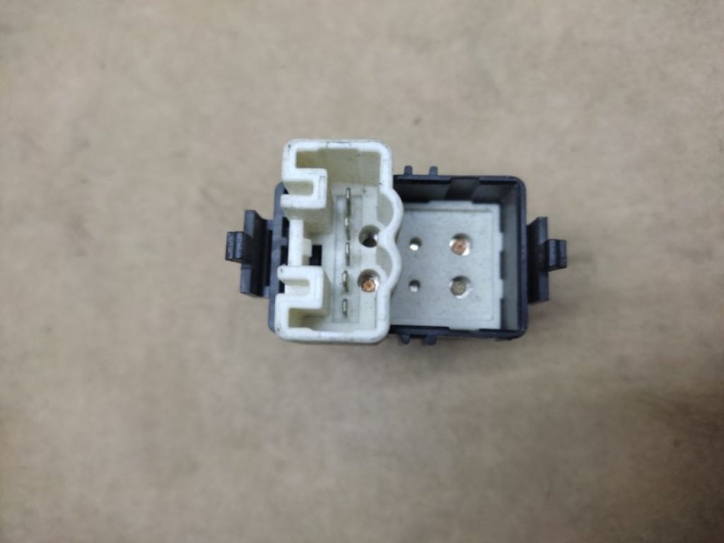 Кнопка склопідіймача TOYOTA PRIUS - 20 03-11 - Фото 3