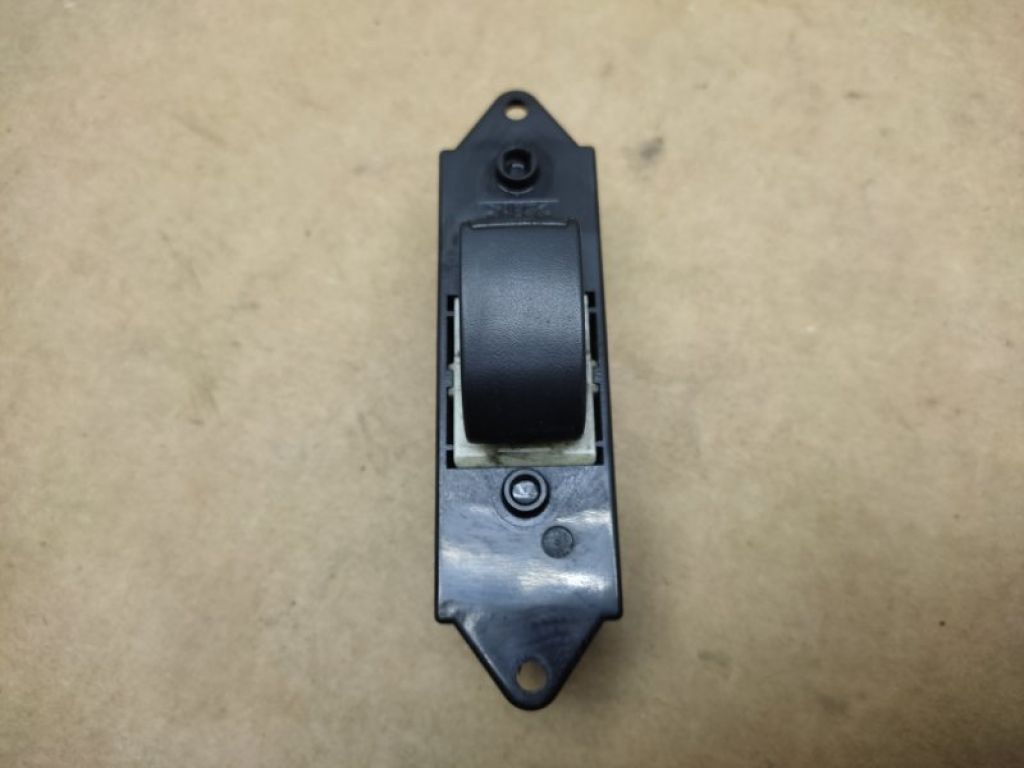 MR587944 | Кнопка стеклоподъемника MITSUBISHI LANCER X 10 07-15