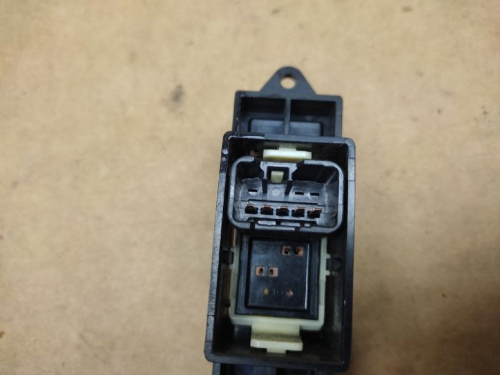 MR587944 | Кнопка стеклоподъемника MITSUBISHI LANCER X 10 07-15 - Фото 4