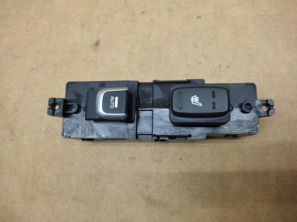 93581-C5110 | Кнопка склопідіймача задн. KIA SORENTO UM 14-
