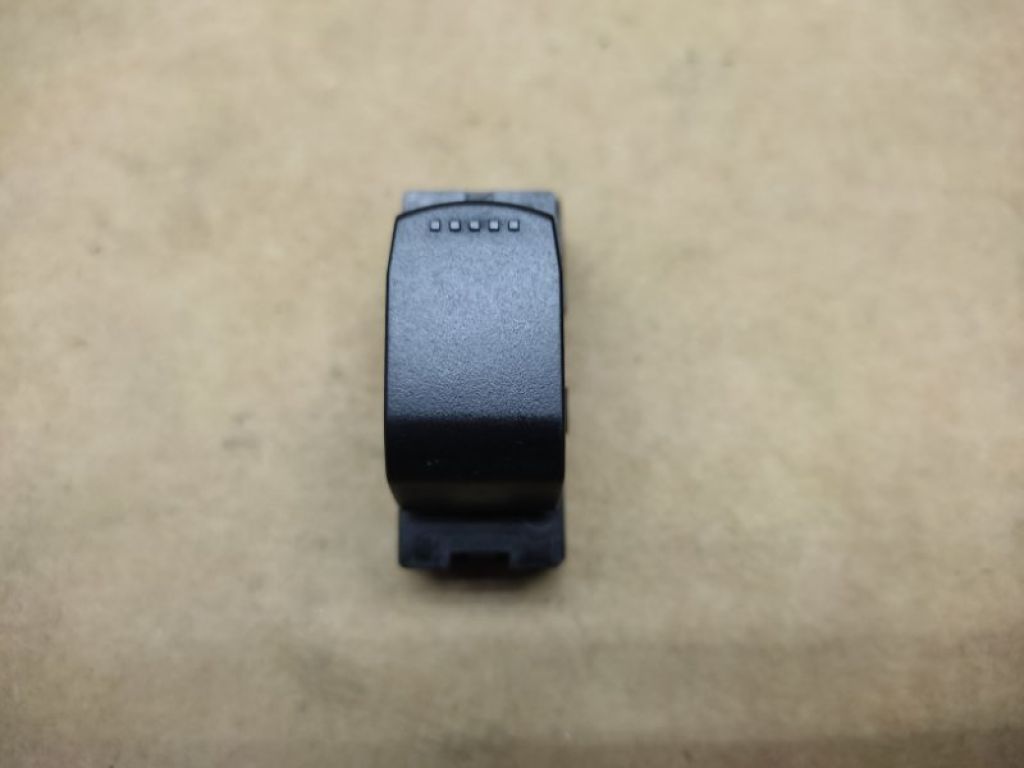 37995-62J00 | Кнопка стеклоподъемника задн. прав. SUZUKI SX4 06-13