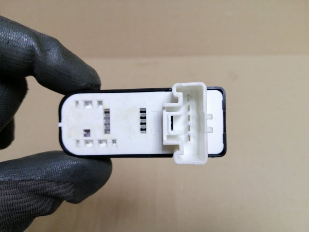 KD35-66-370A | Кнопка стеклоподъемника передн. прав. MAZDA CX-5 (KE) 11-17 - Фото 2