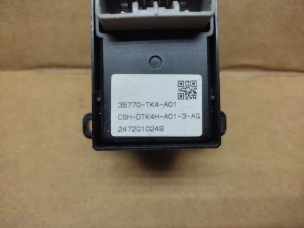 35770-TK4-A01 | Кнопка стеклоподъемника задн. ACURA RDX 12-19 - Фото 4