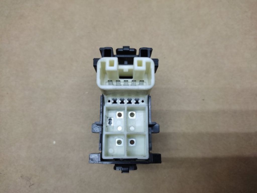 84810-52030 | Кнопка стеклоподъемника TOYOTA RAV4 05-12 - Фото 3