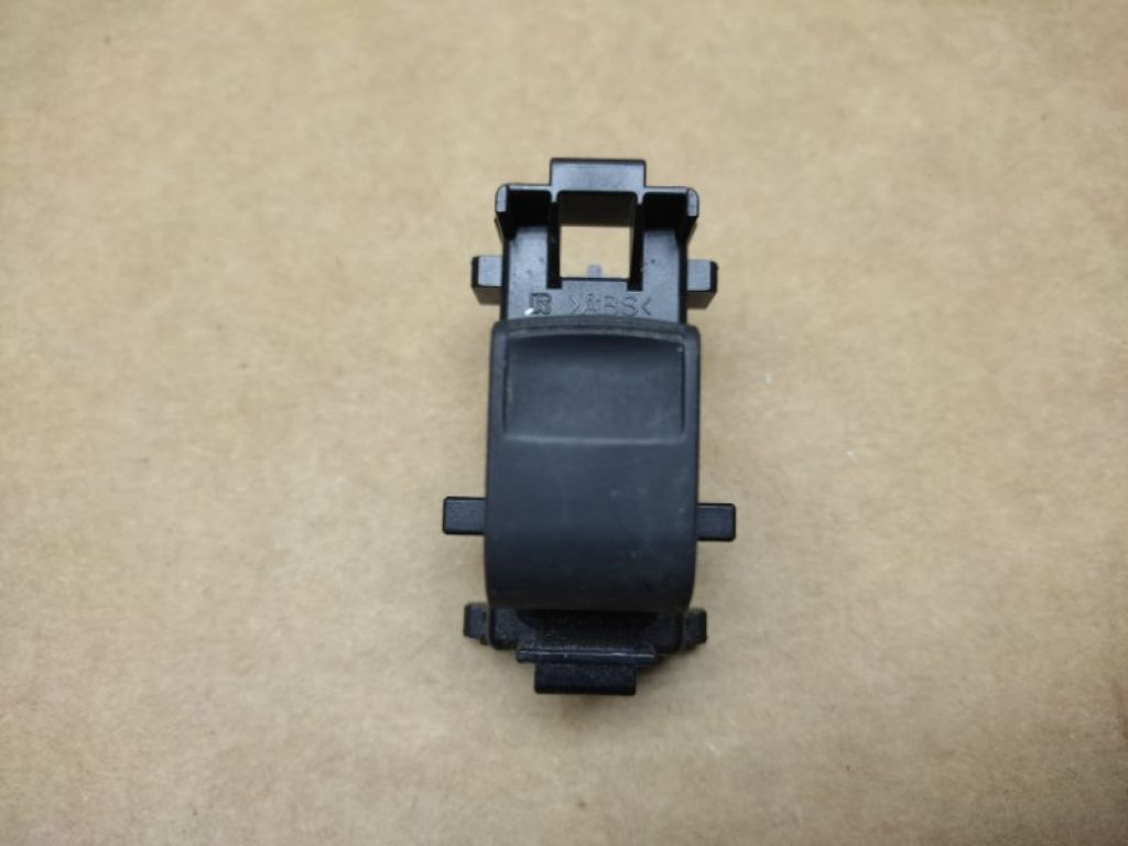 Кнопка стеклоподъемника задн. прав. TOYOTA CAMRY 50 12-15