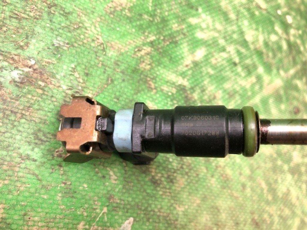 07K 906 031 C | Форсунка топливная VOLKSWAGEN JETTA 05-10 - Фото 6