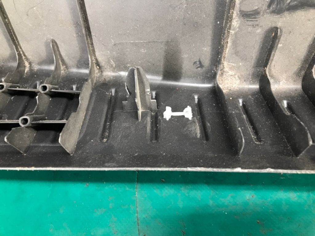 CV6Z-5840374-AA | Накладка на порог багажника FORD FOCUS 10-18 - Фото 6