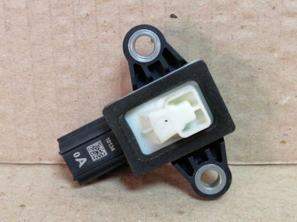 GMC8-57-KC0A | Датчик удару передн. лів. MAZDA CX-5 (KE) 11-17 - Фото 2