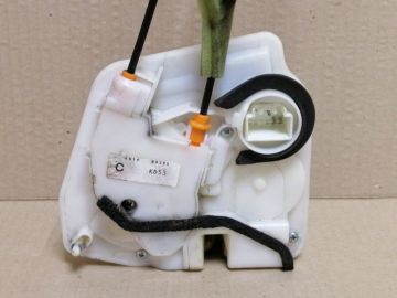 Замок двері задн. прав. MAZDA CX-5 (KE) 11-17