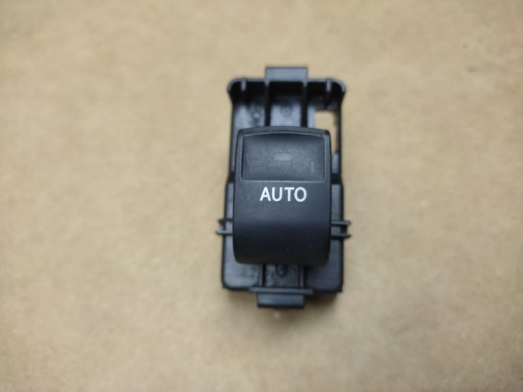84810-0T010 | Кнопка стеклоподъемника TOYOTA SIENNA 11-16