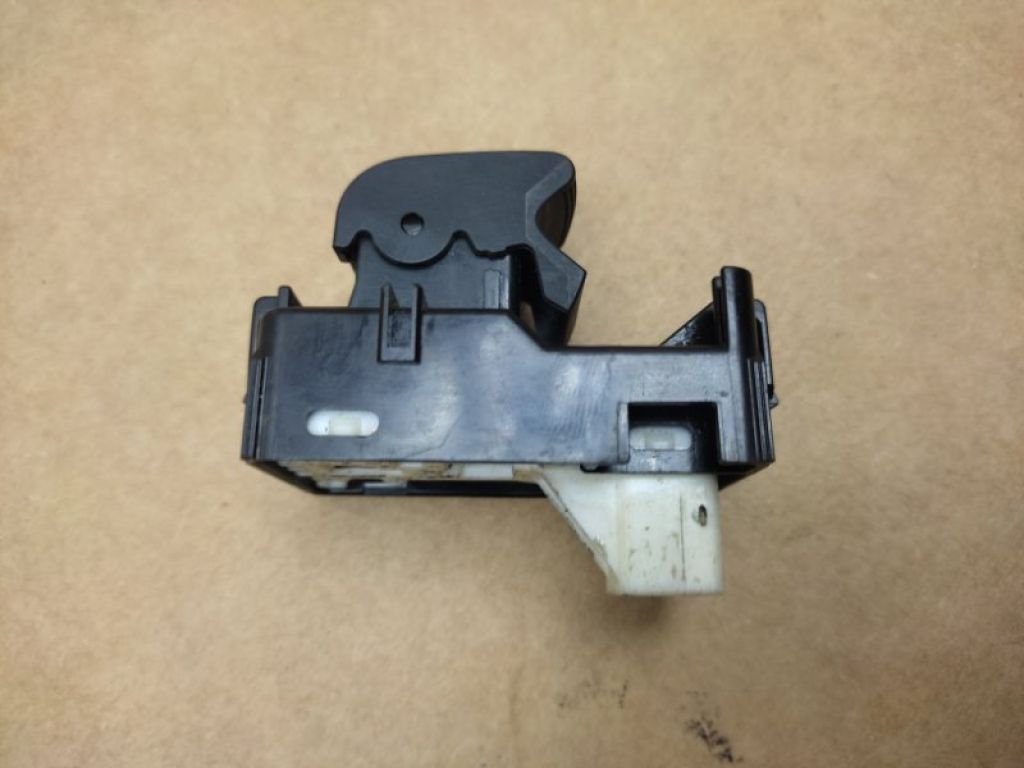 84810-0T010 | Кнопка стеклоподъемника TOYOTA SIENNA 11-16 - Фото 2