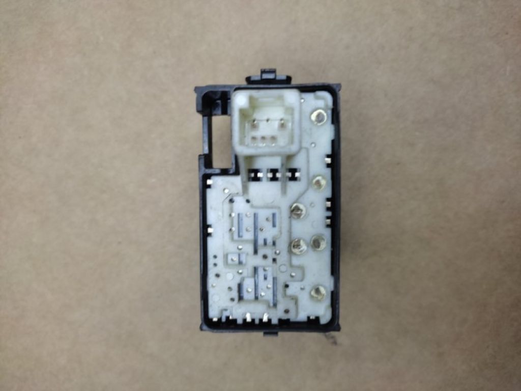 84810-0T010 | Кнопка стеклоподъемника TOYOTA SIENNA 11-16 - Фото 3