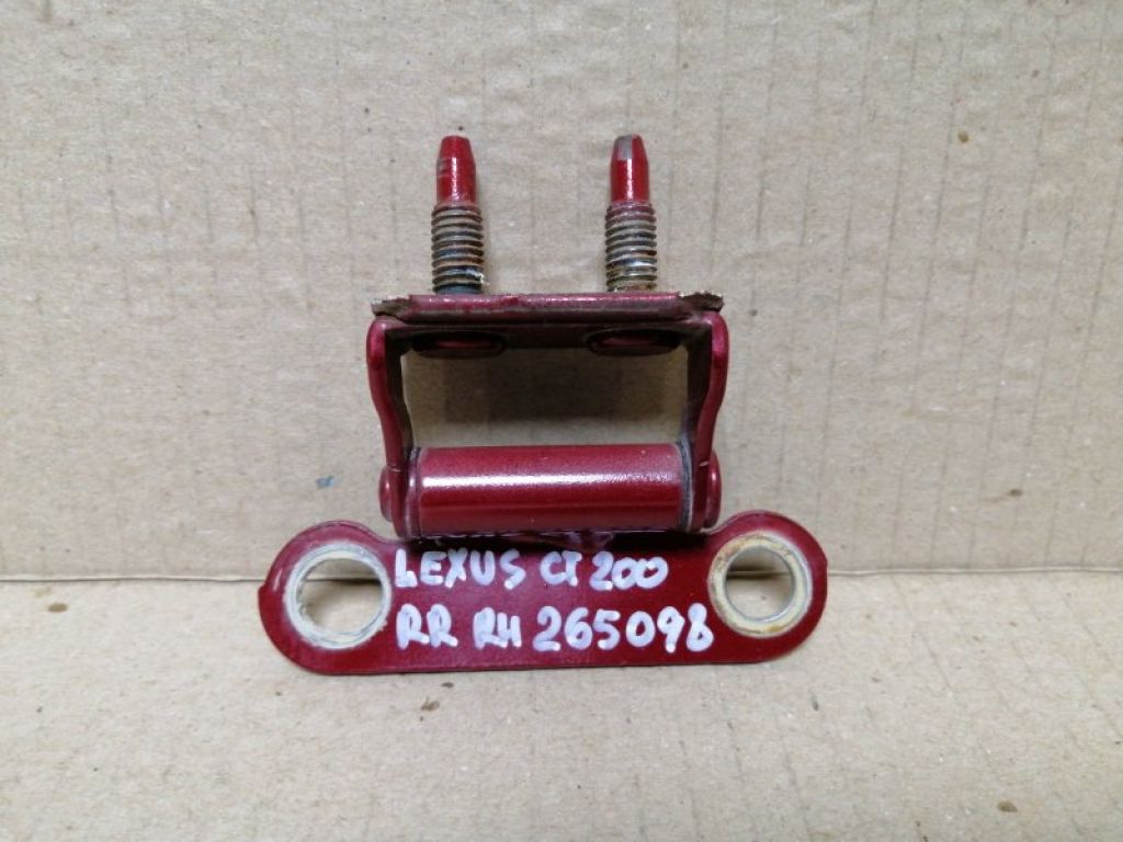 68810-47010 | Петля крышки багажника LEXUS CT200 11-17