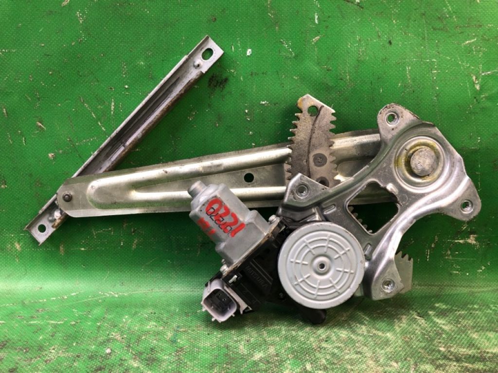 82721-1U600 | Склопідйомник задн. лів. NISSAN JUKE 10-19