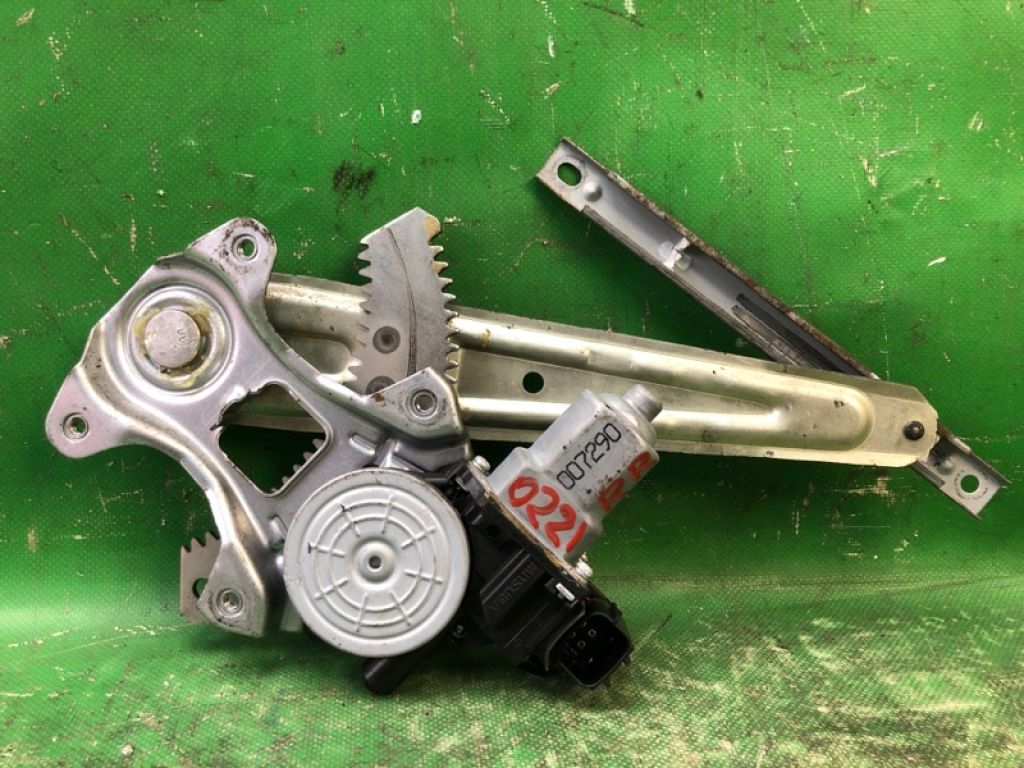 82720-1U600 | Стеклоподъемник задн. прав. NISSAN JUKE 10-19