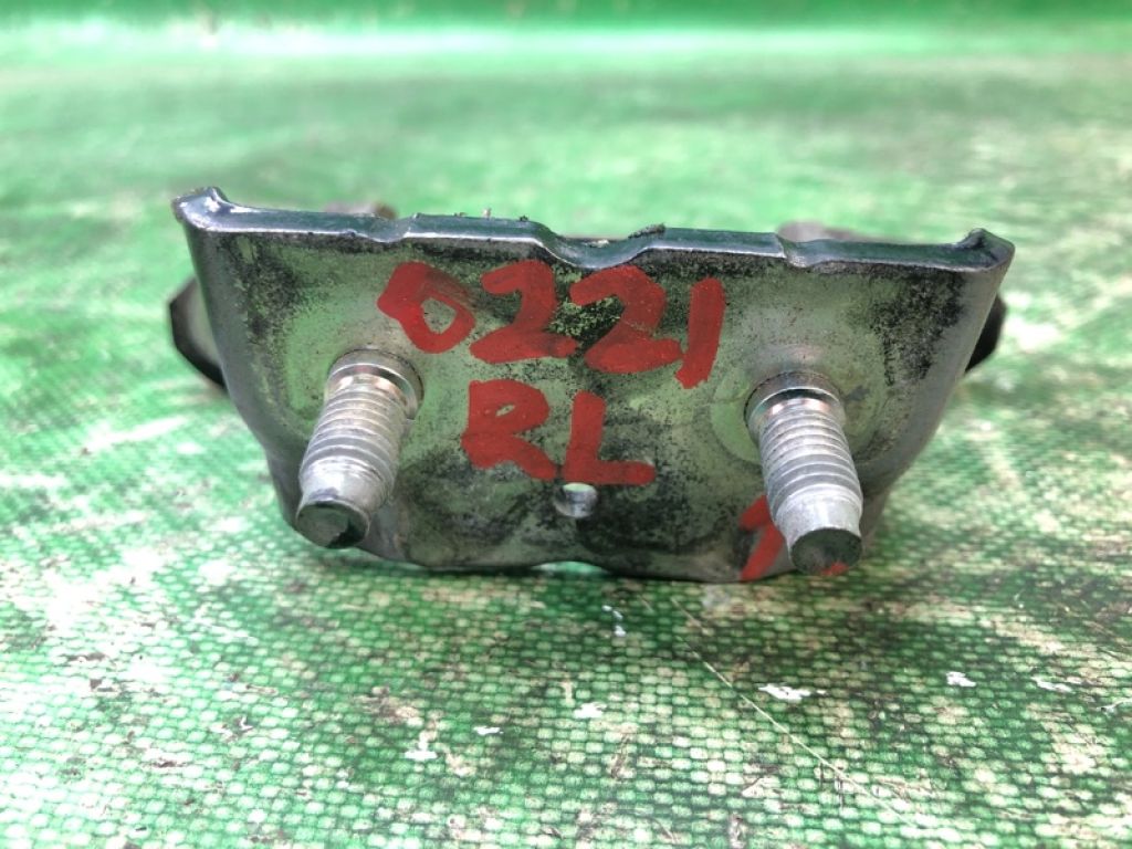 824011KA0A | Петля двери верхняя задн. лев. NISSAN JUKE 10-19