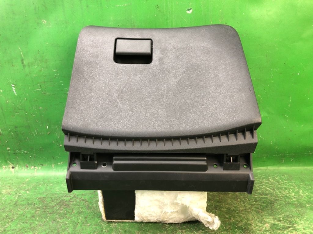 68520-1KA0A | Бардачок NISSAN JUKE 10-19