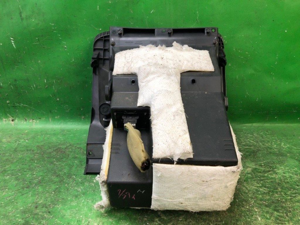 68520-1KA0A | Бардачок NISSAN JUKE 10-19 - Фото 3