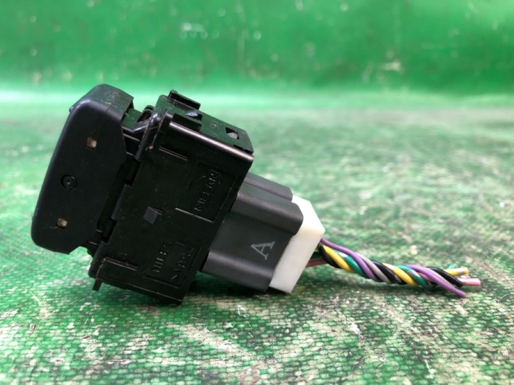 25500-1BA3A | Кнопка обігріву сидінь лів. NISSAN JUKE 10-19 - Фото 3