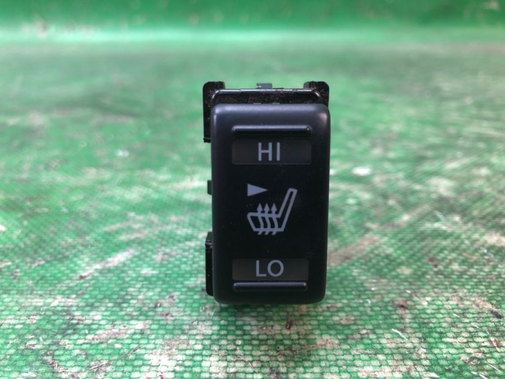 25500-1BA2A | Кнопка обігріву сидінь прав. NISSAN JUKE 10-19