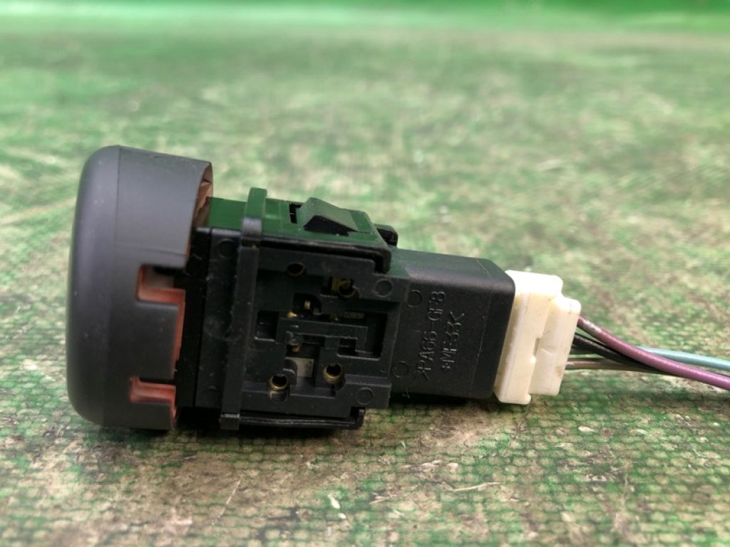 25290-1KA0A | Кнопка аварійної сигналізації NISSAN JUKE 10-19 - Фото 4