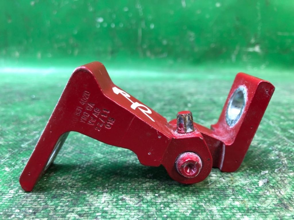 8K0 831 402 H | Петля двери нижняя задн. прав. VOLKSWAGEN JETTA USA 10-17