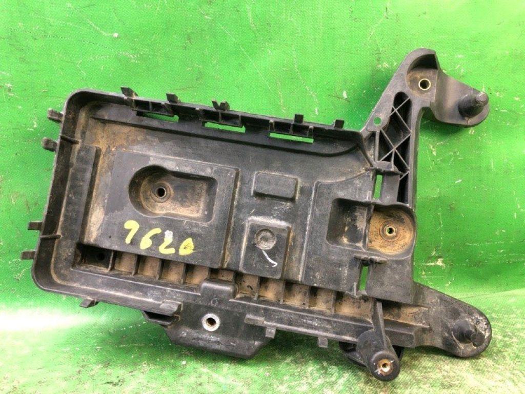 1KM 915 333 | Полка аккумулятора VOLKSWAGEN JETTA USA 10-17