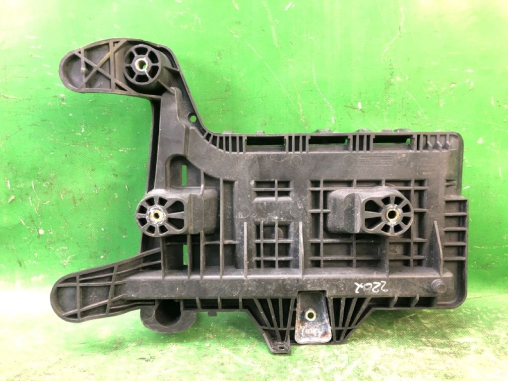 1KM 915 333 | Полка аккумулятора VOLKSWAGEN JETTA USA 10-17 - Фото 2