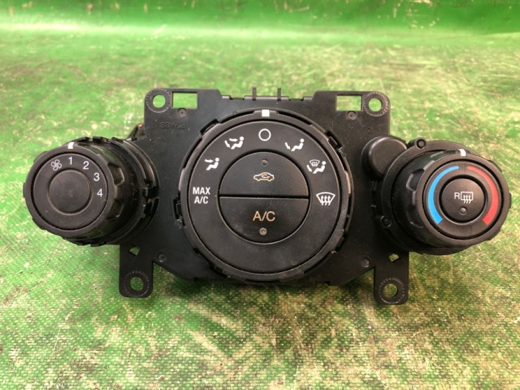 AE8Z-19980-A | Блок управления печкой FORD FIESTA 08-17