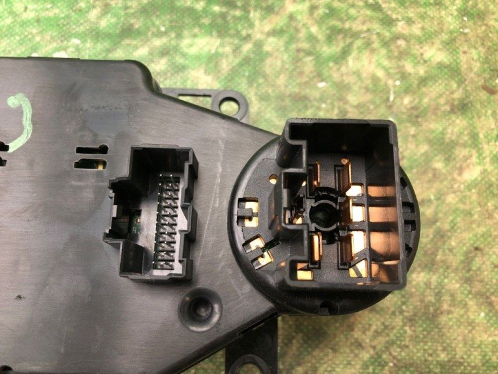 AE8Z-19980-A | Блок управления печкой FORD FIESTA 08-17 - Фото 5