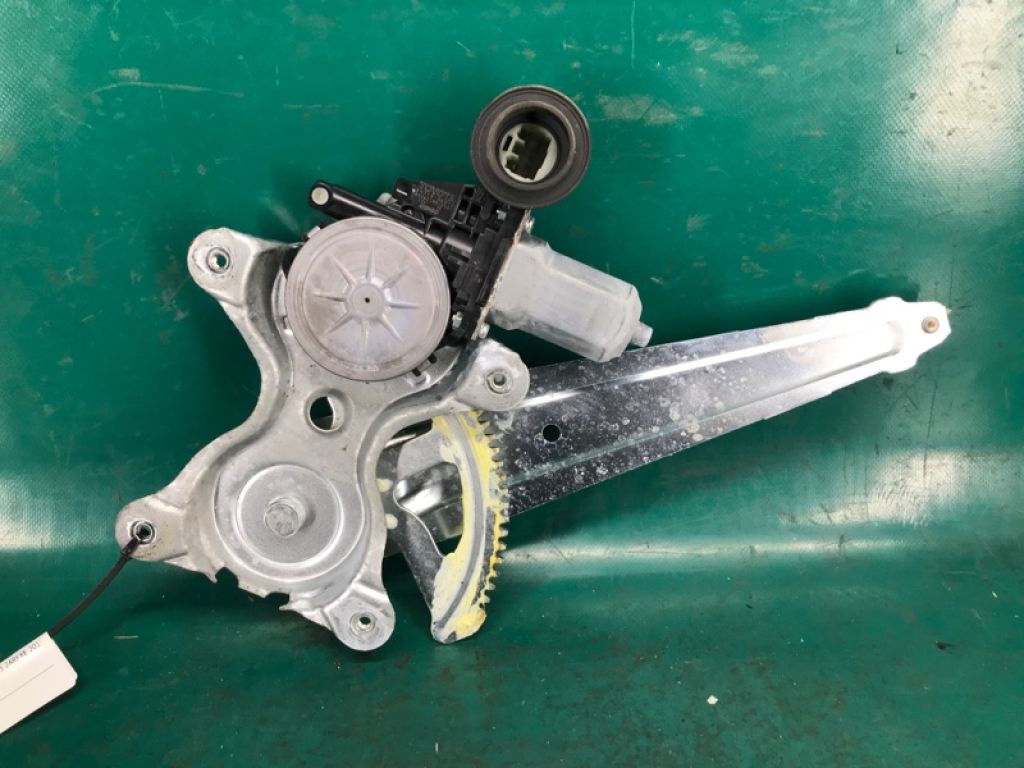 69804-06140 | Склопідйомник задн. лів. TOYOTA CAMRY 50 12-15
